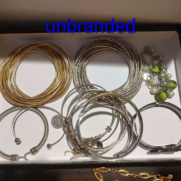 Bracelet Lot: BR, Chico's, Sarah Coventry ++ - Picture 4 of 10